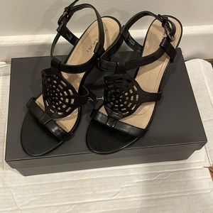 Tahari Kendra sandals size 7.5